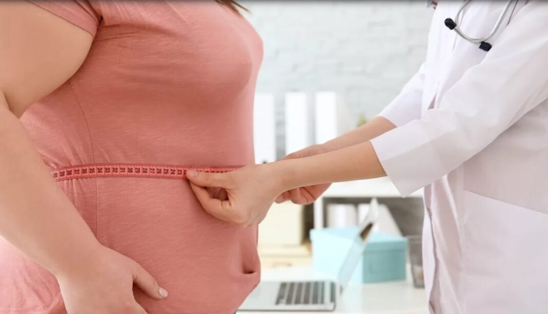 NEWS.ro: Oamenii de ştiinţă au identificat vârsta la care creşterea în greutate prezintă cel mai mare risc de deces prematur