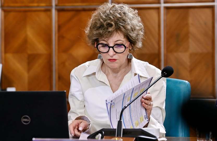 NEWS.ro: Oana Gheorghiu: În interiorul Guvernului nu am simţit această situaţie tensionată pe care o vedeam seara la televizor / Toate deciziile au fost agreate de toată lumea, nu a existat o dezbatere, să se opună cineva vehement