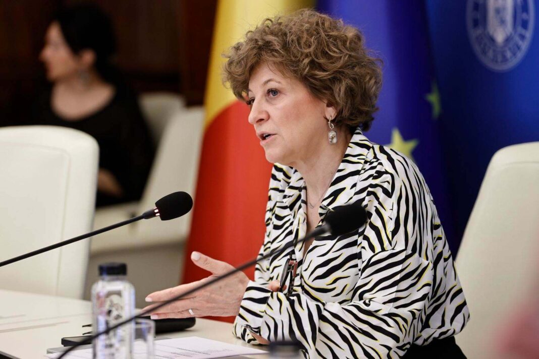 NEWS.ro: Oana Gheorghiu: Petrotrans a murit deja de trei ori / Lipsa de decizie a costat mai mult decât ar fi costat chiar şi cea mai proastă decizie posibilă / Iar ei vin astăzi şi încearcă să ne fraierească cu sloganul ”nu ne vindem ţara”