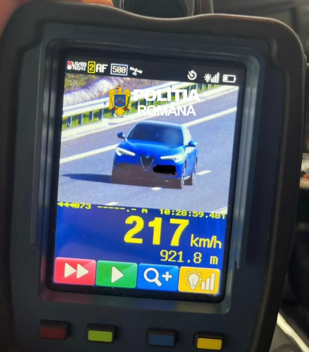 NEWS.ro: Olt: Şofer înregistrat când circula cu o viteză de 217 kilometri pe oră pe DEX 12/ Bărbatul a primit o amendă de 1.800 de lei şi a rămas fără permis pentru 120 de zile