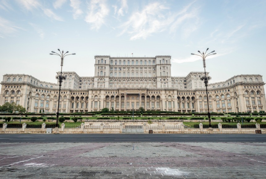 NEWS.ro: Palatul Parlamentului, iluminat sâmbătă în albastru, pentru a marca Ziua Internaţională a Bolii Parkinson