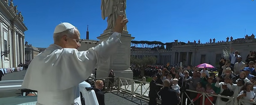 NEWS.ro: Papa Leon a îndemnat liderii globali să aleagă pacea în prima sa Liturghie de Paşte - VIDEO