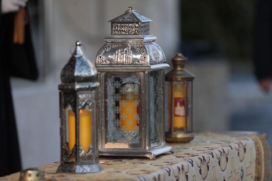 NEWS.ro: Patriarhia Română: Sfânta Lumină va fi adusă de la Ierusalim, în Sâmbăta Mare/ Aducerea acesteia poate fi afectată doar într-un caz de forţă majoră neprevăzută/ Într-o astfel de situaţie Sfânta Lumină va fi oferită de la Catedrala Patriarhală