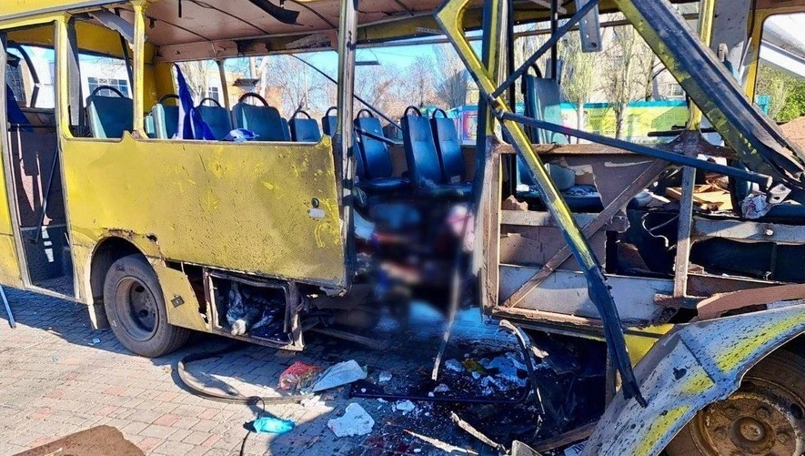 NEWS.ro: Patru morţi şi 16 răniţi la Nikopol, după ce o dronă rusă a lovit un autobuz din reţeaua publică