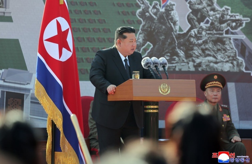 NEWS.ro: Phenianul denunţă drept o ”provocare gravă” şi ”ţesută de o logică a gangsterilor” ”Cartea Albastră” diplomatică în care Japonia îşi reiterează opoziţia faţă de programul nuclear nord-coreean. China retrogradată la statutul de ”vecin important”