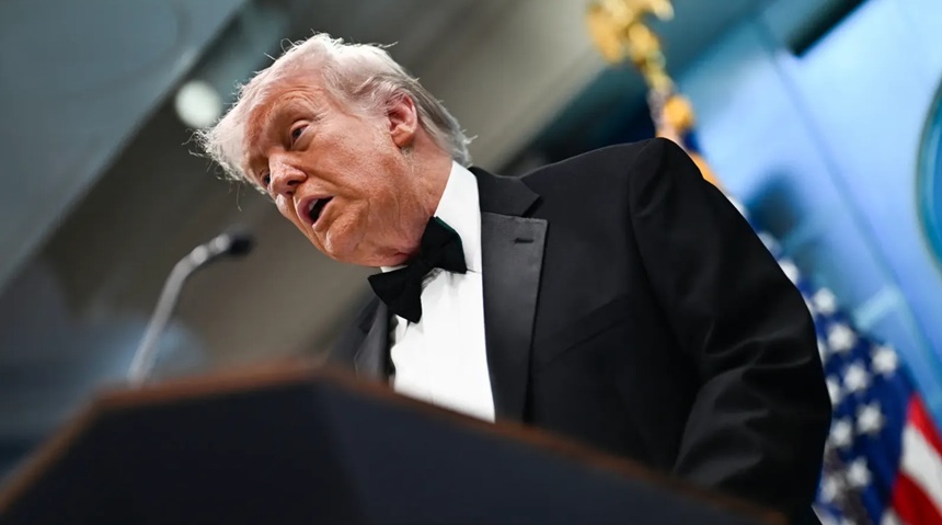 NEWS.ro: Poliţia examinează documente lăsate în cameră de suspectul în atacul de la Washington. Trump evocă un ”manifest anticreştin”