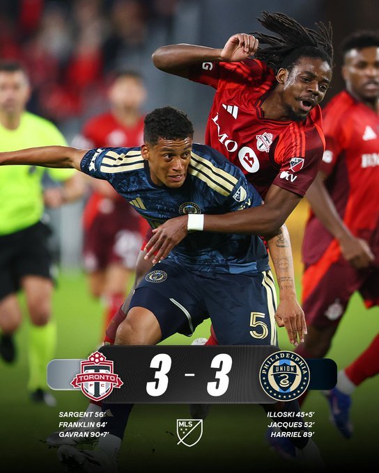 NEWS.ro: Portarul echipei Toronto FC a marcat şi a reuşit egalarea în prelungirile meciului cu Philadelphia din MLS - VIDEO