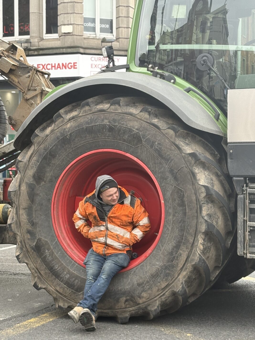 NEWS.ro: Proteste faţă de preţul la combustibil provoacă haos în Irlanda şi se extind în Norvegia, ţară producătoare de petrol