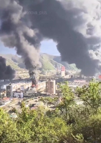 NEWS.ro: Putin acuză Ucraina că şi-a intensificat atacurile asupra ţintelor civile din Rusia, după al treilea atac din această lună asupra rafinăriei Tuapse de la Marea Neagră - VIDEO