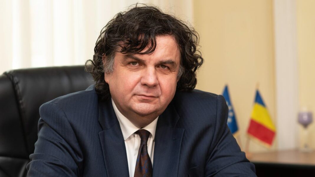 NEWS.ro: Rector UPT: Informaţia e peste tot acum. Suntem în Vestul săbatic pe internet. Nu prea avem reguli. Copilul trebuie să înţeleagă de ce nu e bine ca o temă să fie generată de AI şi m-aştept ca profesorul să îi pună nişte întrebări