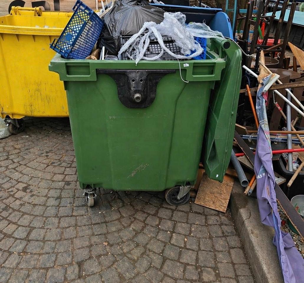 NEWS.ro: Restaurant din Herăstrău, amendat pentru a treia oară, din cauza depozitării necorespunzătoare a deşeurilor/ Poliţia Locală: Practic, curtea fusese transformată într-o magazie în aer liber - FOTO