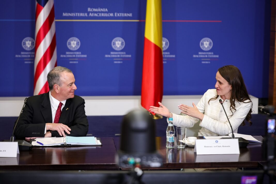 NEWS.ro: Reuniune România-SUA pentru avansarea programelor de excelenţă educaţională. Oana Ţoiu şi Darryl Nirenberg au co-prezidat Consiliul Director al Comisiei Fulbright/ Ţoiu: Parteneriatul cu SUA, mai puternic când investim în minţile strălucite ale tinerilor