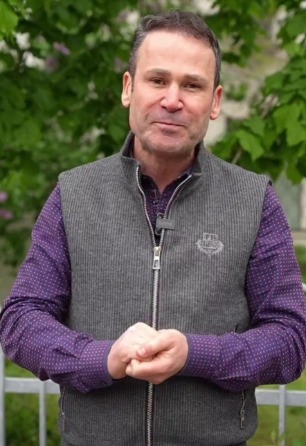 NEWS.ro: Robert Negoiţă: Ne place, nu ne place domnul Bolojan, importante sunt câteva aspecte. Că s-au întâmplat nişte reforme până acum/ Din punctul meu de vedere cel puţin pentru asta cu societăţile şi cu reforma administrativă, toată susţinerea - VIDEO