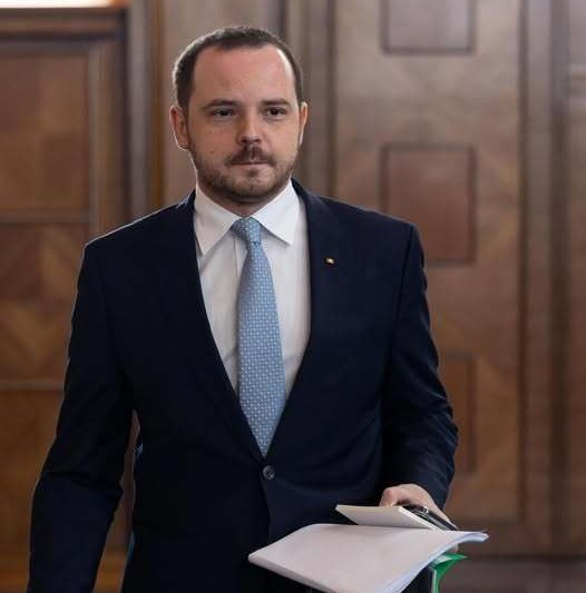 NEWS.ro: Rogobete: Din punct de vedere administrativ lucrurile sunt clare, plăţile sunt la zi, nu las datorii, nu lăsăm blocaje administrative/ Moştenirea grea să o spună viitorul ministru, aştept şi eu să aud şi să răspund