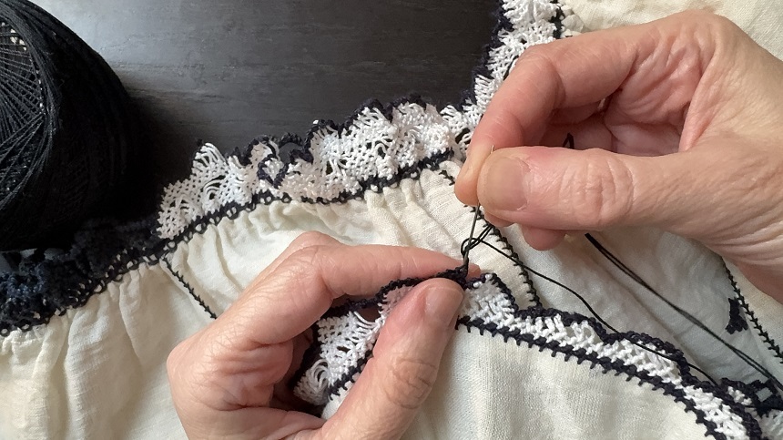 NEWS.ro: România, alături de Albania şi Turcia, a depus dosarul multinaţional „Oya/ Găteala tivurilor, practica tradiţională de înfrumuseţare”, pentru înscrierea în Lista patrimoniului UNESCO