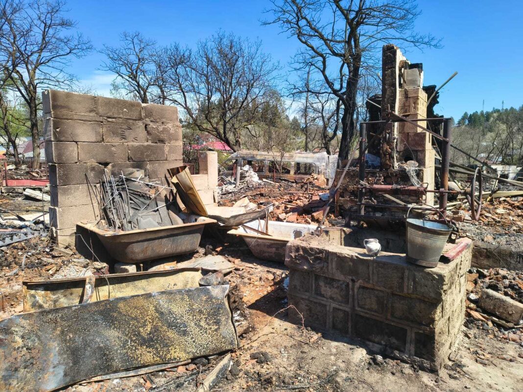 NEWS.ro: Salvaţi Copiii România anunţă acţiuni urgente de intervenţie umanitară la Soveja, unde mai multe familii şi-au pierdut casele în incendiu/ Organizaţia a oferit bani şi a distribuit pachete de igienă personală şi produse de curăţenie - FOTO