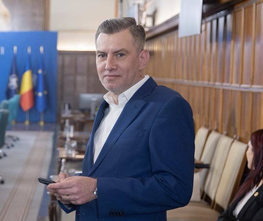 NEWS.ro: Secretar în Ministerul Muncii: Exemplu de aşa-zisă reformă a lui Bolojan: potrivit legii, vreo 300 de veterani de război primesc, în decembrie, vreo 300 de lei ajutor de încălzire; suma trebuia indexată cu inflaţia. S-a refuzat şi indexarea şi acordarea