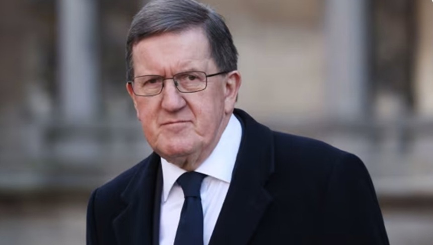 NEWS.ro: Securitatea naţională a M.Britanii este ”în pericol”, trage un semnal de alarmă fostul secretar general al NATO George Robertson. ”Suntem prost pregătiţi”. El denunţă ”o complezenţă corozivă” şi acuză de ”vandalism” ”experţii nemilitari” de la Ministerul