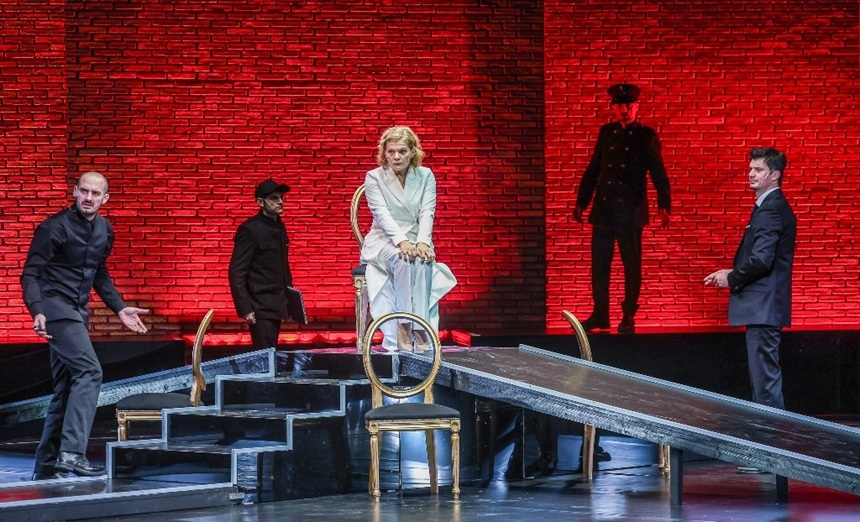 NEWS.ro: Spectacolul „Mary Stuart”, în regia lui Andrei Şerban, invitat oficial la cea de-a 13-a ediţie a Madach International Theatre Meeting de la Budapesta