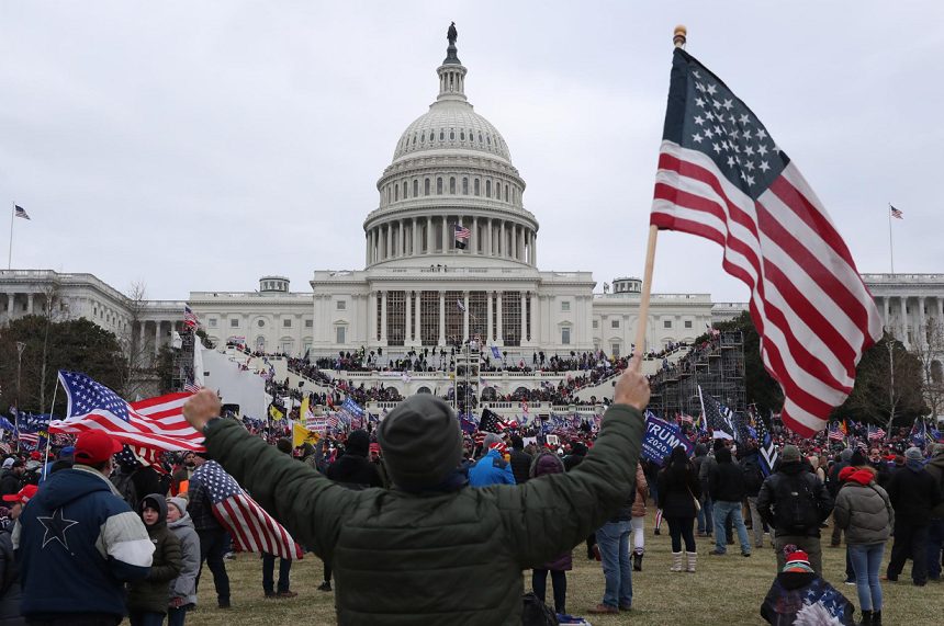 NEWS.ro: SUA - Departamentul Justiţiei solicită anularea condamnărilor pentru conspiraţie sedicioasă pronunţate împotriva grupărilor Proud Boys şi Oath Keepers, implicate în atacul de la Capitoliu