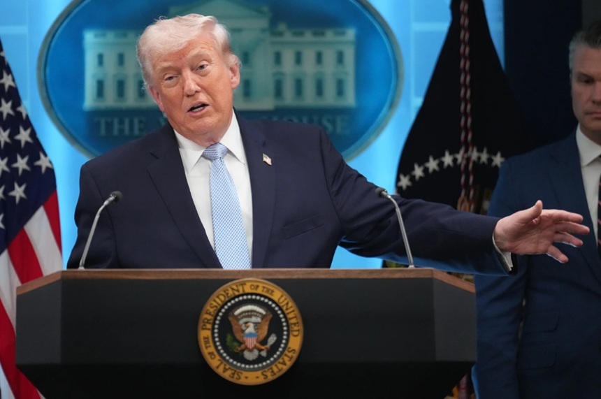 NEWS.ro: SUA pot distruge podurile şi centralele electrice din Iran ”în patru ore”, ameninţă Trump, care nu este îngrijorat ”deloc” de comiterea unor crime de război. ”Sper să nu fiu nevoit s-o fac”. ONU avertizează SUA să nu atace infrastructura civilă iraniană