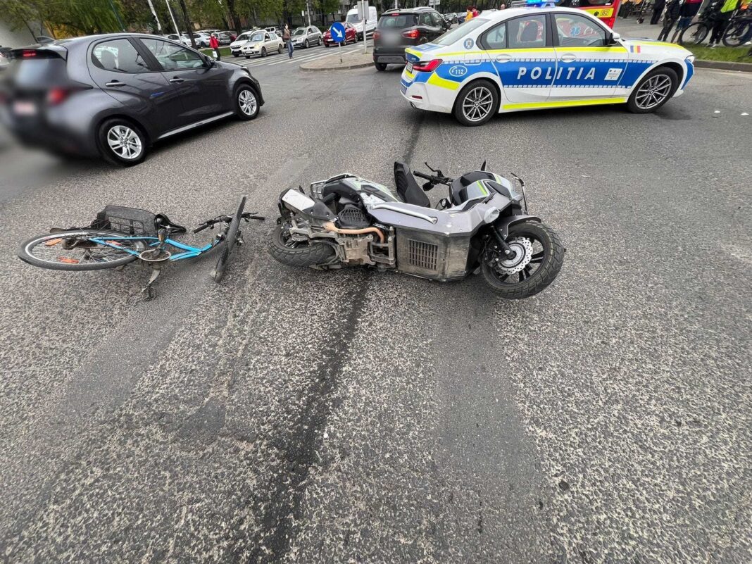 NEWS.ro: Timişoara: Accident între un biciclist şi un motociclist / Primul dintre ei a traversat strada pe culoarea roşie a semaforului