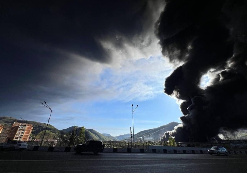 NEWS.ro: Trei civili morţi şi trei răniţi în Rusia, în atacuri ucrainene cu dronă vizând vehicule în regiunea Belgorod. Incendiu la o rafinărie, la Tupse, în sudul Rusiei, în urma unui atac ucrainean cu dronă