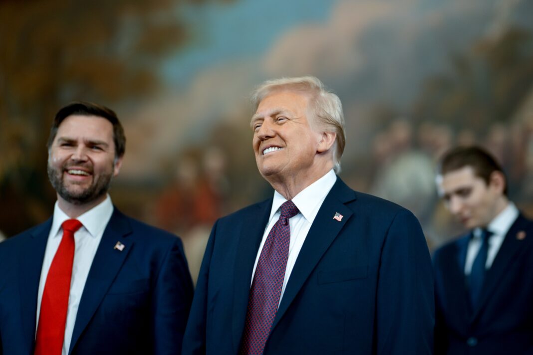 NEWS.ro: Trump anunţă o ofensivă coordonată de Vance împotriva „fraudei” în statele democrate, în timp ce arestările încep în California