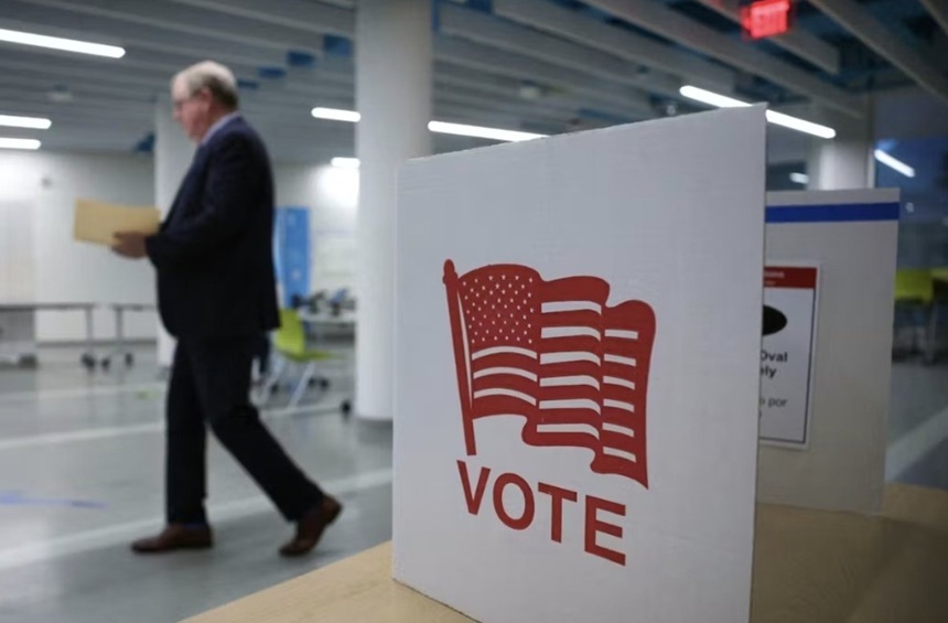 NEWS.ro: Trump califică drept „trucat” referendumul câştigat de democraţi în Virginia