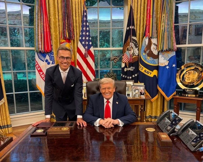 NEWS.ro: Trump şi preşedintele Finlandei,  Alexander Stubb, au purtat miercuri discuţii „constructive” cu privire la NATO