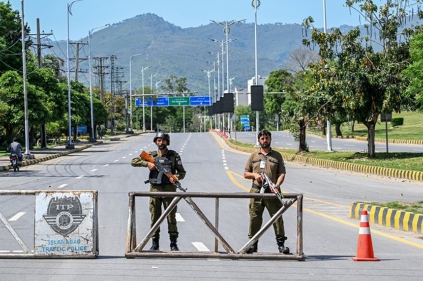 NEWS.ro: Trump trimite o delegaţie condusă de Vance la Islamabad, la negocieri cu Iranul, care anunţă că nu intenţionează să participe la acste negocieri