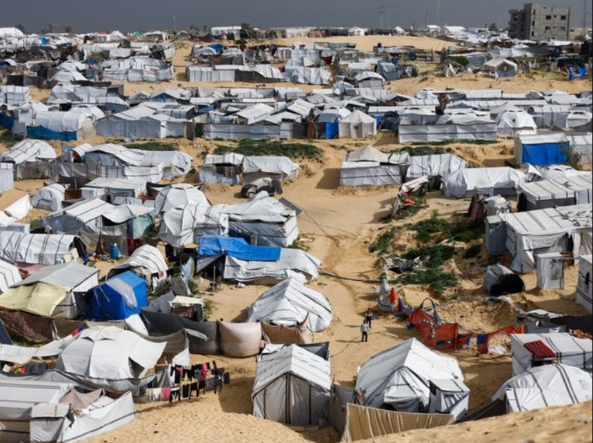 NEWS.ro: Un atac israelian ucide 10 persoane într-un adăpost din Gaza amenajat într-o şcoală / OMS suspendă evacuările, după moartea unui lucrător umanitar