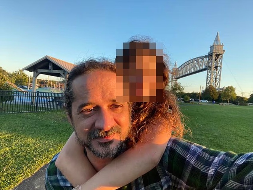 NEWS.ro: Un bărbat, arestat în Massachusetts, în urma unor ameninţări repetate cu moartea pe Facebook împotriva lui Trump