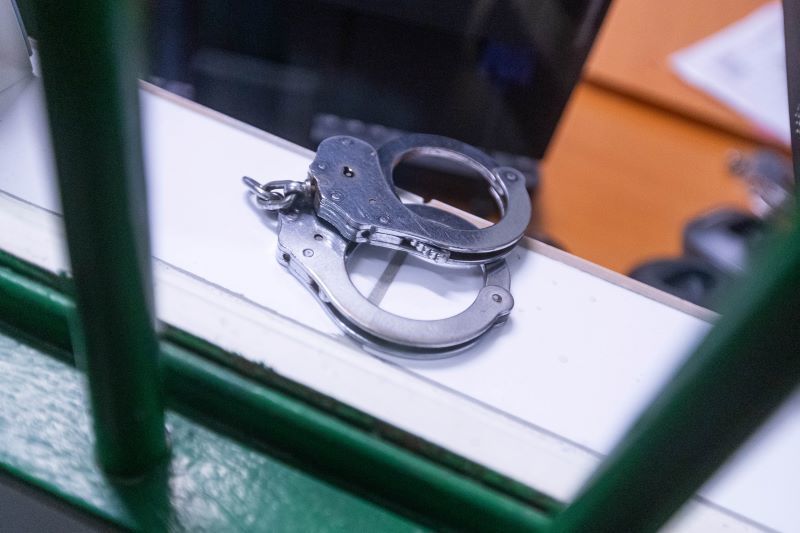 NEWS.ro: UPDATE - Un ucrainean şi un rus, reţinuţi după ce i-au furat unui preot o borsetă cu 60.000 de lei, 3.800 de dolari şi 400 de euro, într-un magazin de unde cumpăra mâncare pentru nevoiaşi/ Autorii, prinşi pe A1, existând indicii că voiau să plece din ţară