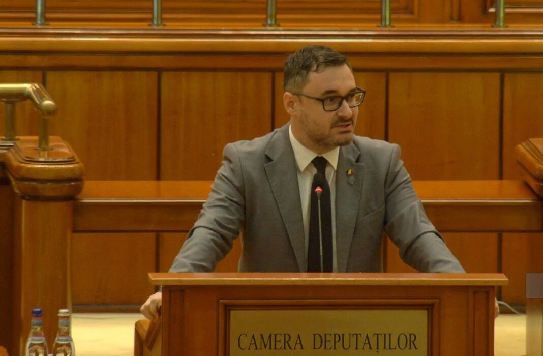 NEWS.ro: USR cere sancţionarea deputatului AUR Dan Tănasă, după ce a declarat în plen: ”Încă nu ne-am hotărât dacă USR este boală venerică sau boală mintală”: Arată, din nou, că singurele lucruri pe care le reprezintă sunt ura şi dezbinarea românilor