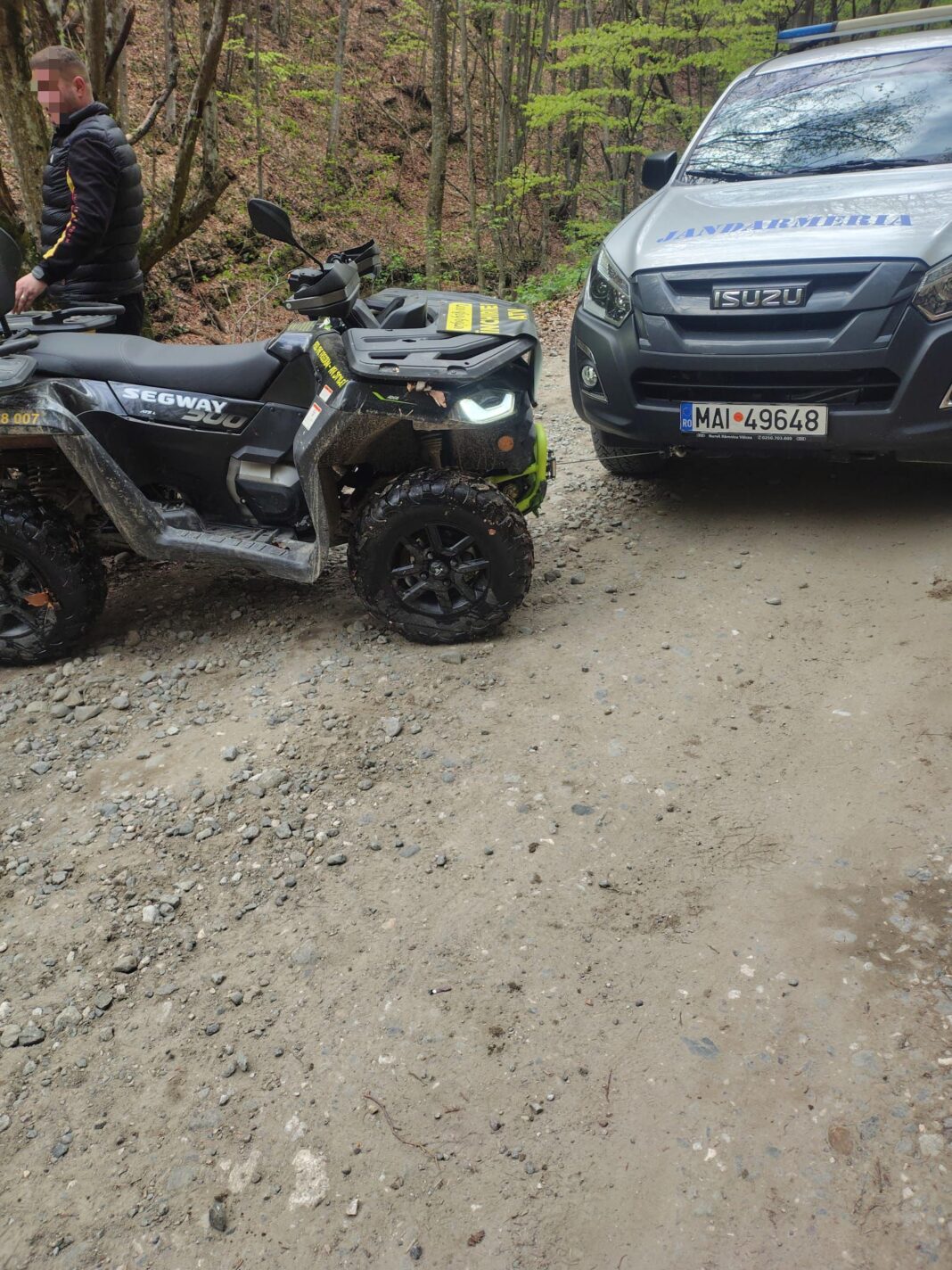 NEWS.ro: Vâlcea: Doi tineri de 20 de ani, o fată şi un băiat, au căzut cu ATV-ul într-un pârâu, de la în înălţime de 8 metri
