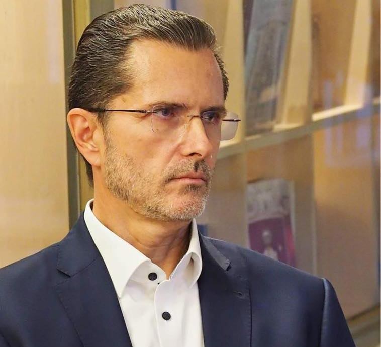 NEWS.ro: Vasile Bănescu: Paraplegia indică starea medicală cumplită a unei persoane aflată într-o imensă suferinţă. Batjocorirea acestei categorii de persoane suferinde, cu trimitere obraznică la şeful statului, indică vidul moral şi barbaria unei minţi needucate