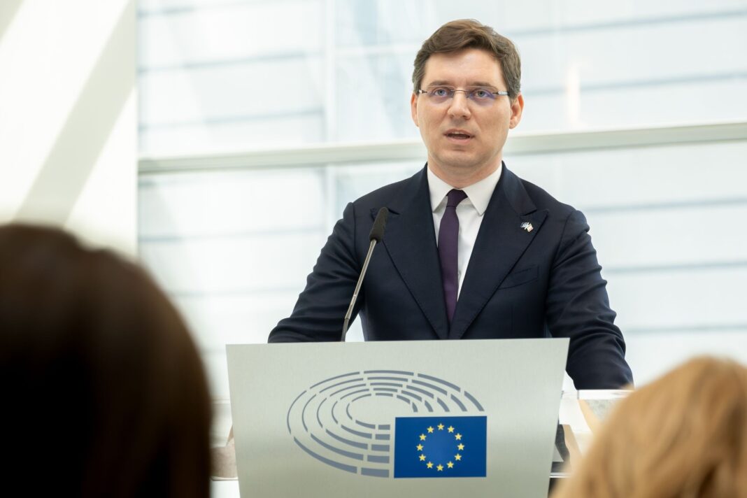 NEWS.ro: Victor Negrescu  transmis o solicitare oficială către Înaltul Reprezentant al UE pentru afaceri externe, Kaja Kallas, după ce o dronă rusească a încălcat spaţiul aerian naţional şi a căzut pe teritoriul ţării noastre