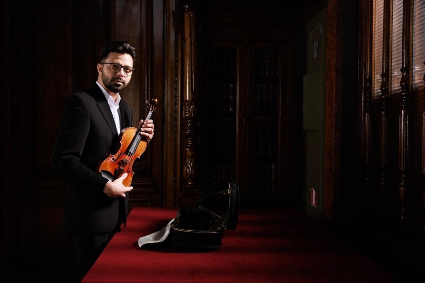 NEWS.ro: Violonistul Răzvan Stoica a încheiat cea de-a V-a ediţie a proiectului „Stradivarius Diaries - Jurnalul celor 100 de zile ale viorii Stradivarius”