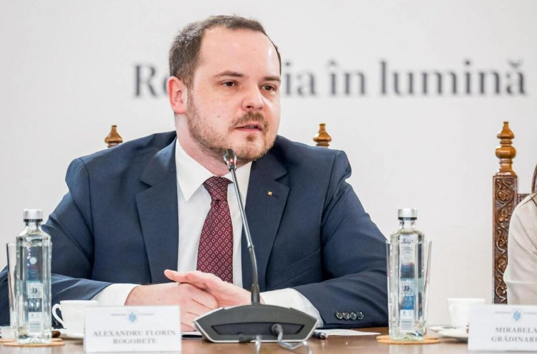 NEWS.ro: Vlad Voiculescu: România ar trebui să propună Pfizer un acord pentru acces accelerat la medicamente inovatoare, în contul datoriei de 600 de milioane de euro / Ministrul Rogobete: Când bunul simţ coboară sub un anumit nivel, trebuie să reacţionez