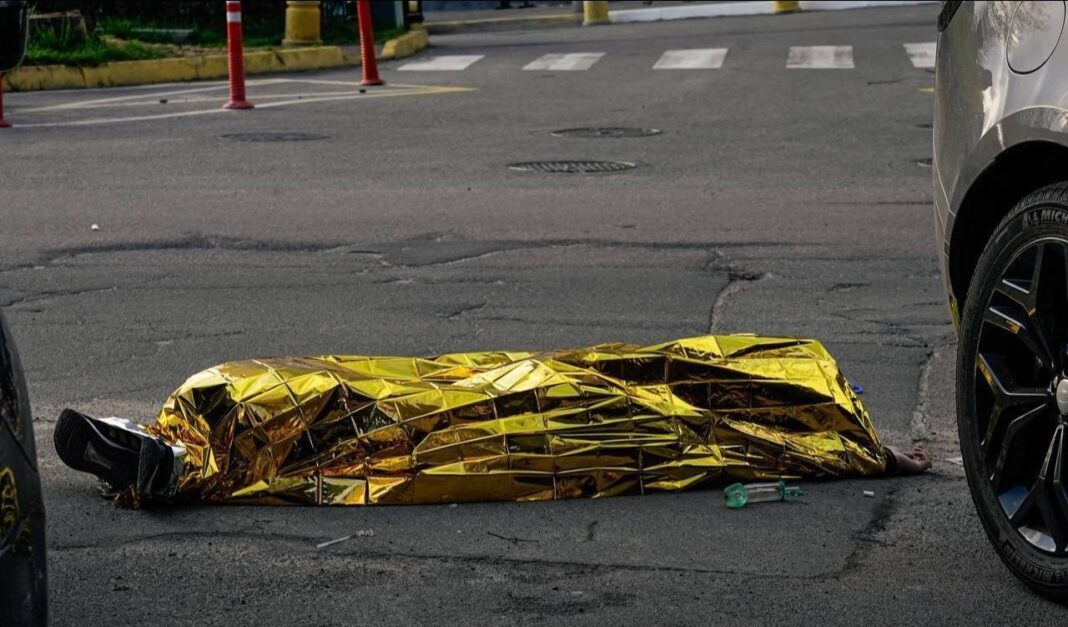 NEWS.ro: Volodimir Zelenski anunţă că şapte persoane au murit în urma atacului de la Kiev / Printre răniţi, un băiat de 12 ani / Agresorul, născut în Rusia, a dat foc unui apartament înainte de atacuri - VIDEO