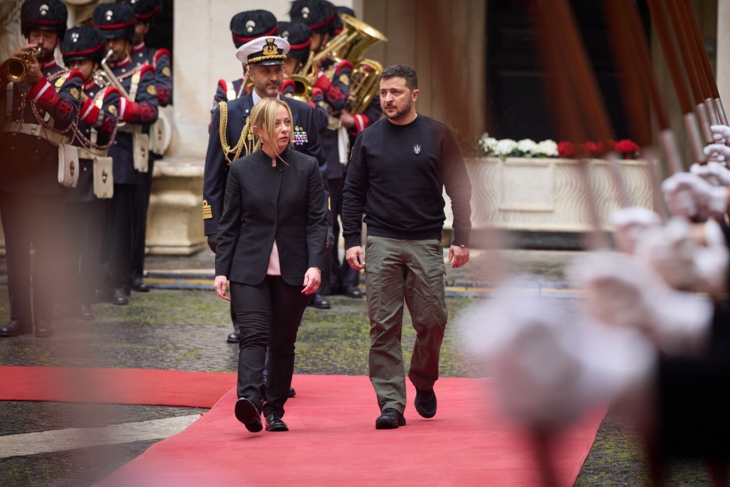 NEWS.ro: Volodimir Zelenski îşi continuă turneul european în Italia, unde s-a întâlnit cu Giorgia Meloni. Prioritatea nr. 1 a Ucrainei în acest moment este apărarea antiaeriană