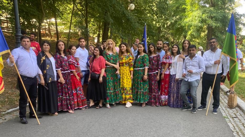 Nicușor Dan, mesaj de Ziua Romilor: Să ne reamintim cât de benefice sunt pentru întreaga societate dialogul autentic și colaborarea. Cu empatie și înțelepciune, putem dărâma zidurile artificiale dintre noi pentru a construi, în locul lor, punți solide