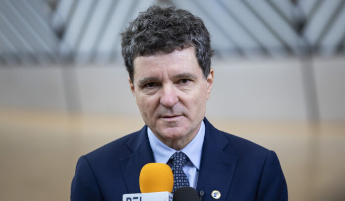 Nicușor Dan, mesaj pentru Paștele Catolic:  Doresc ca aceste zile de sfântă sărbătoare să fie un prilej de bucurie alături de cei dragi, de speranță și liniște sufletească. Cristos a înviat!