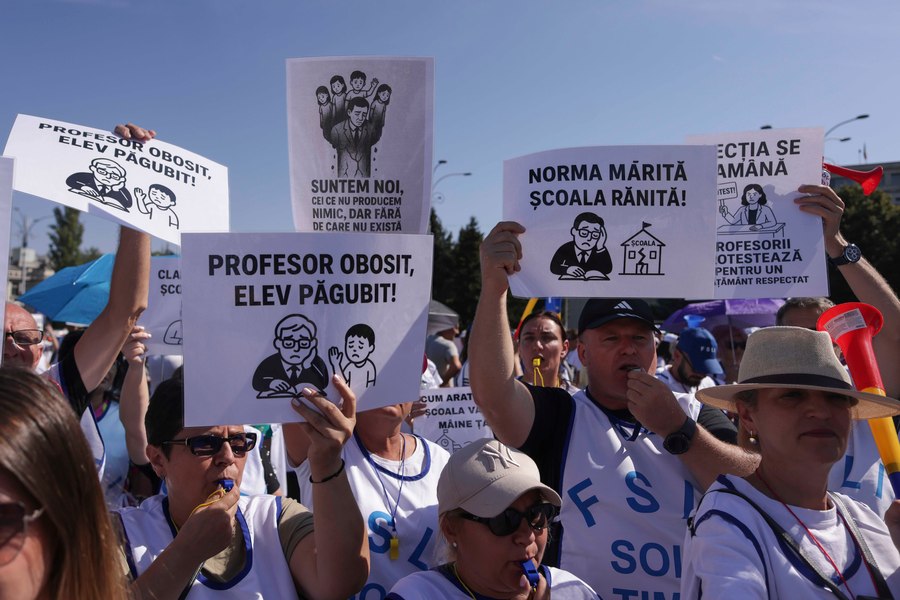 Noua lege a salarizării aruncă în aer pacea socială. Profesorii acuză „un dispreț instituționalizat față de educație”. Ce-i nemulțumește pe dascăli