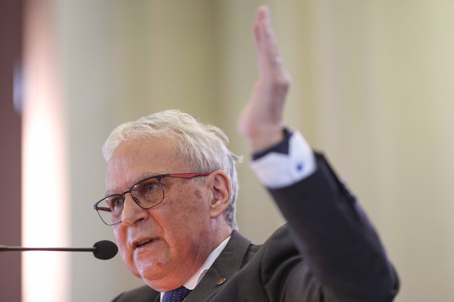 Noul președinte al Academiei Române este cel care a dat verdictul de plagiat în cazul lui Victor Ponta: „Copy-paste”