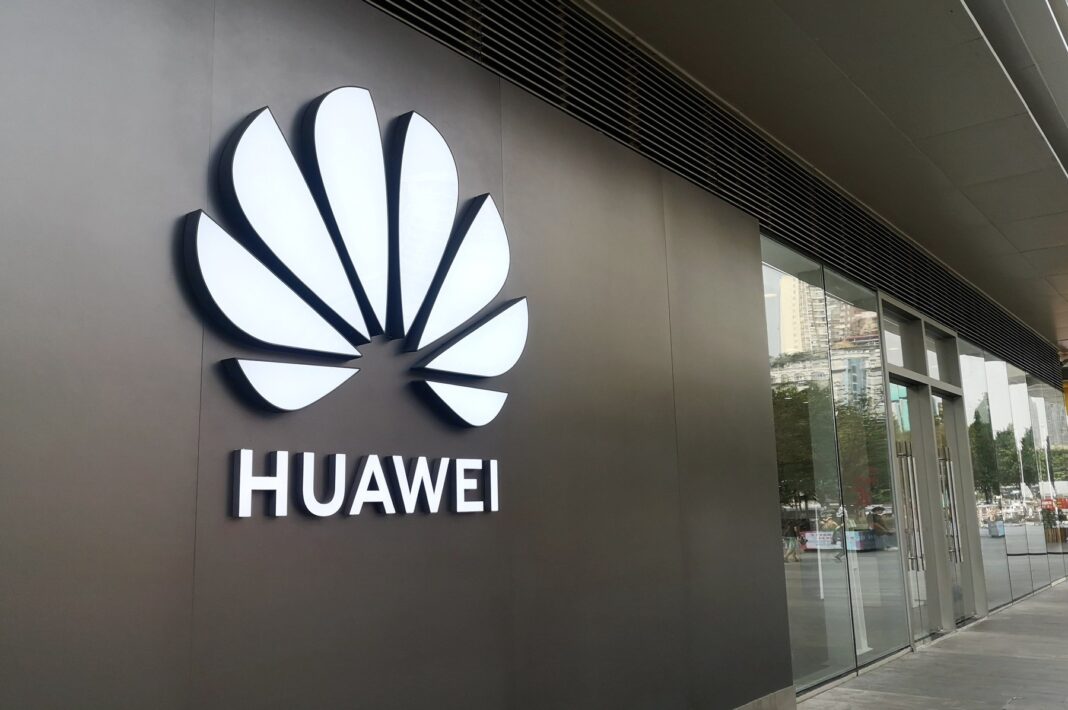 Noul telefon pliabil Huawei devansează Apple și Samsung: Primele imagini cu Pura X Max