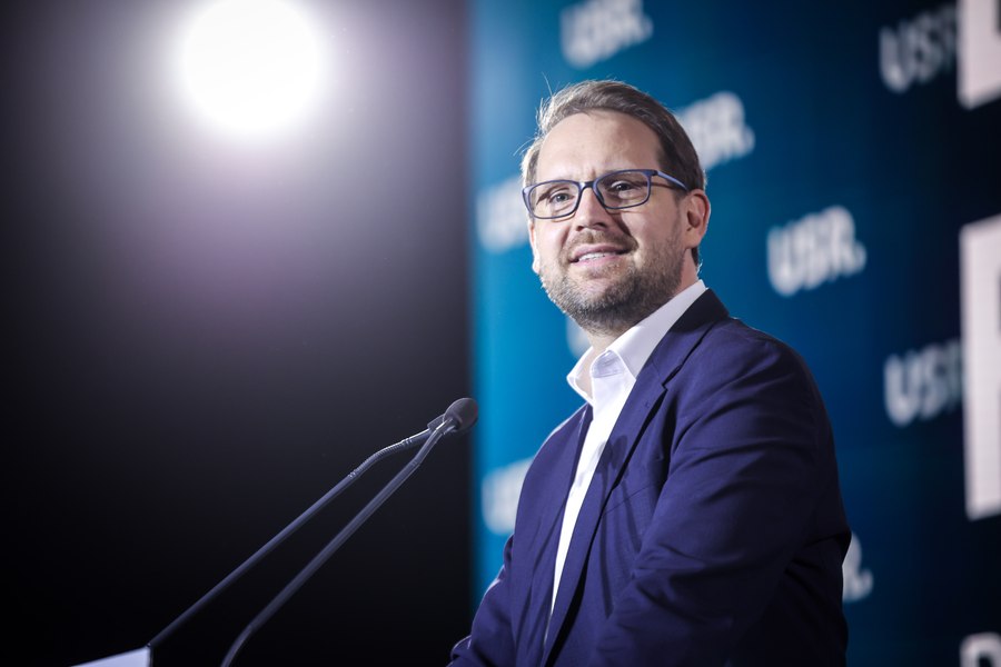 „Nu dezertăm, miniștrii merg mâine la muncă”. Fritz acuză PSD de „minciuni” după ieșirea de la guvernare