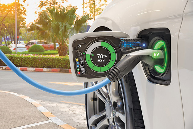 Numărul de autoturisme noi înmatriculate a scăzut în primele trei luni ale anului cu 19%, singurul segment pe creştere fiind cel al vehiculelor full electrice, cu un plus de 20%. Cele mai multe autoturisme înmatriculate în T1 au fost hibride