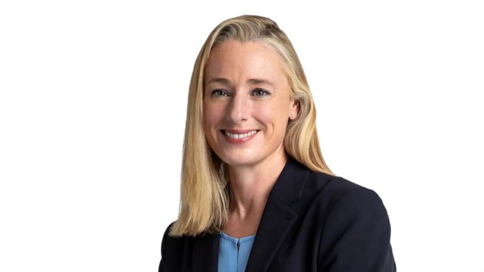 Numire şoc la vârful grupului austriac OMV, cel care controlează în România Petrom: Irlandeza Emma Delaney urmează să devină prima femeie CEO din istoria grupului, după ce a ocupat funcţii importante în conducerea BP. La Bucureşti, Petrom este condus de 8 ani de Cristina Verchere, o britanică ce a venit tot de la BP